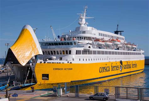 Le ferry pour aller en Corse .